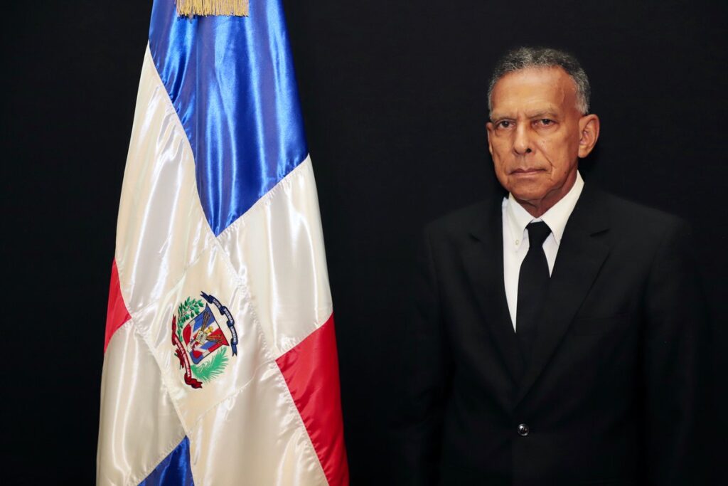 César René Peñaló Ozuna se enfrenta a Abinader en sesión del CNM