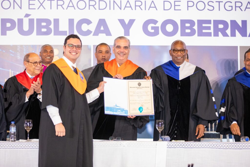 Abinader encabeza graduación de 199 servidores públicos y fortalece la profesionalización del Estado